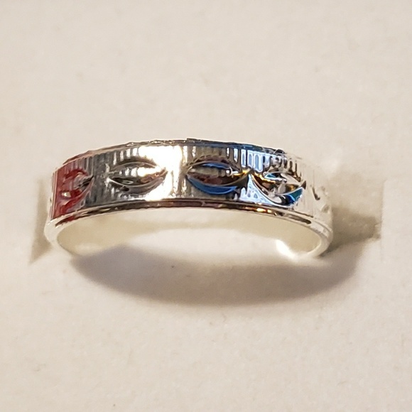 🛍 Silver tone ring - Picture 1 of 1